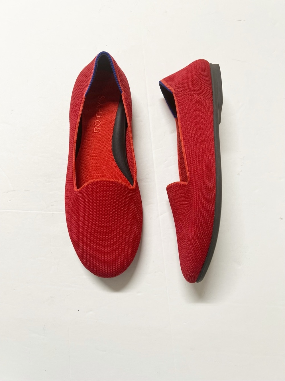 Rothys Womens Bombshell Red Lightweight Knit Slip On The Lounge Flats Size 6.5 - Picture 2 of 7